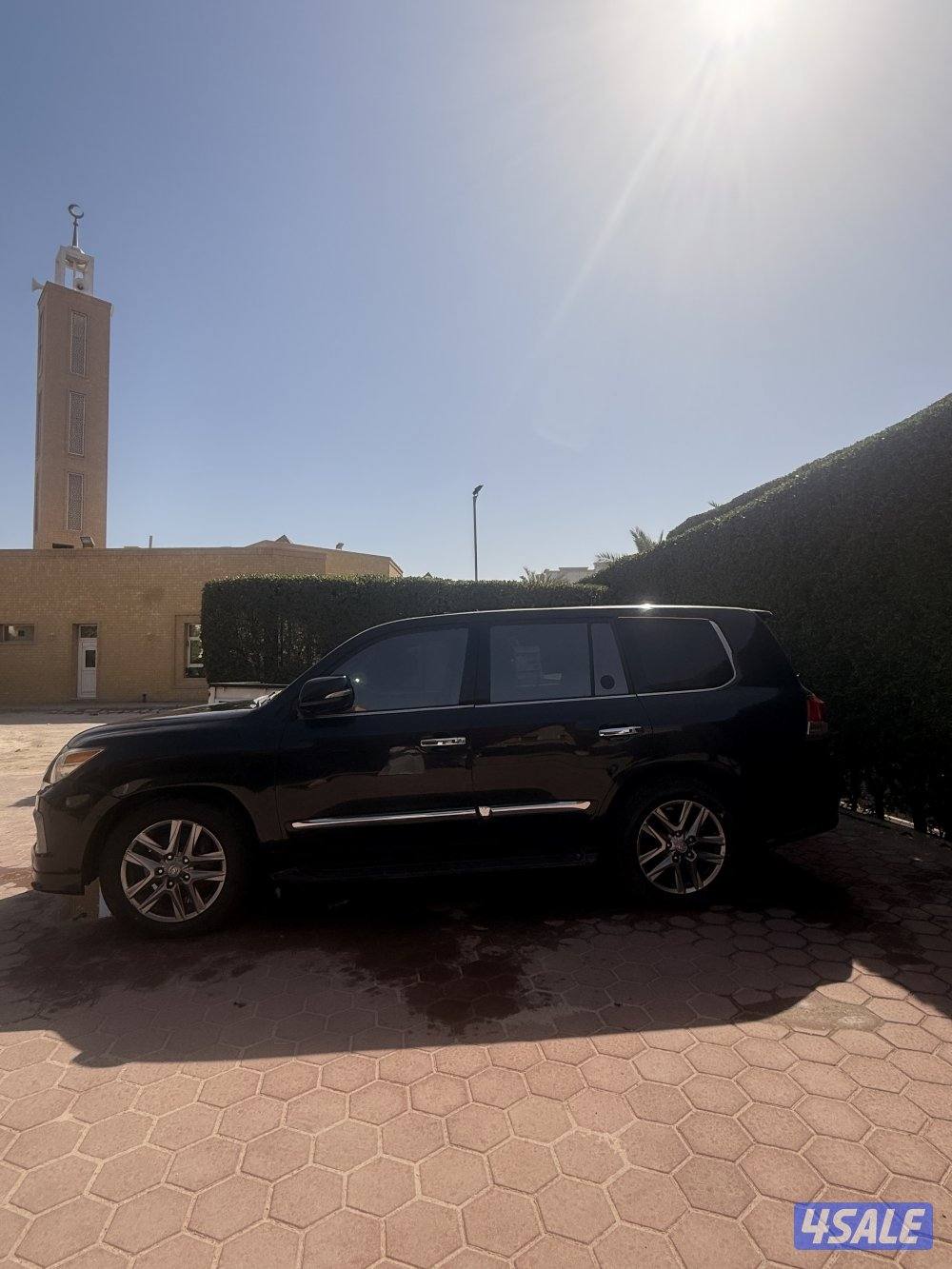 للبيع جيب لكزس موديل 20145