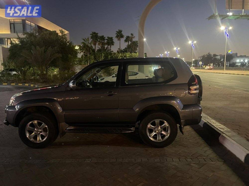 للبيع تويوتا برادو v6 كامل المواصفات فتحة سقف0