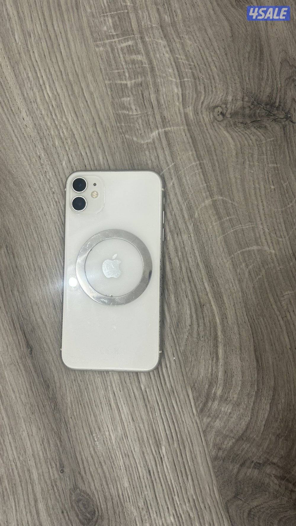 ايفون ١١ للبيع بطاريه ٨٤ و مبدل شاشه اماميه فقط و ١٢٨ قيقا3