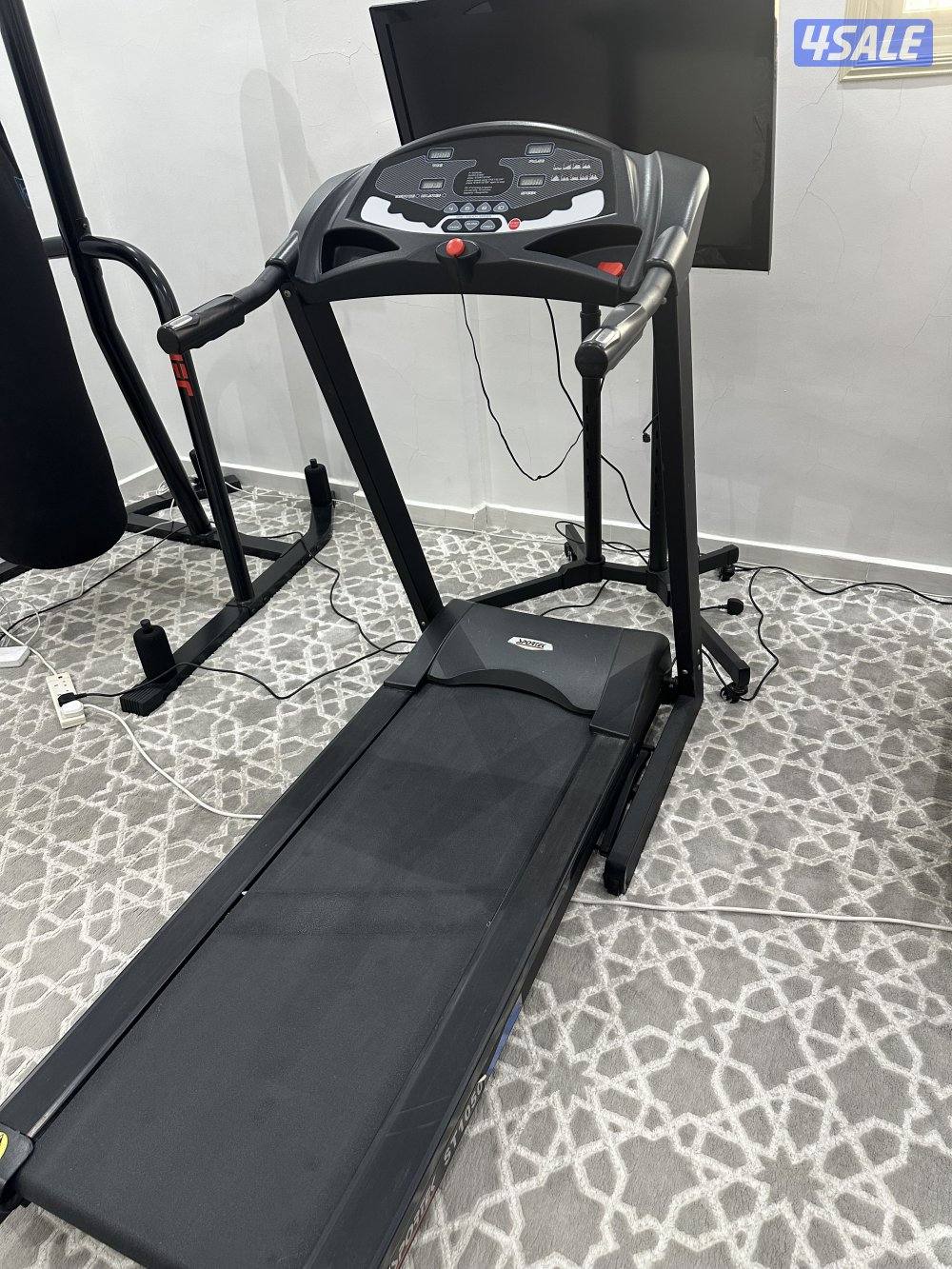 للبيع جهاز مشي بالاضافة الى ستاند وتلفزيون (التلفزيون قديم)0