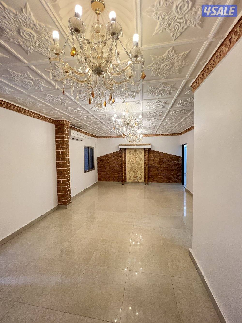 للايجار دور ارضي بالظهر مجدد ارتاد خاص 100 متر يطل ع طريق الملك فهد0