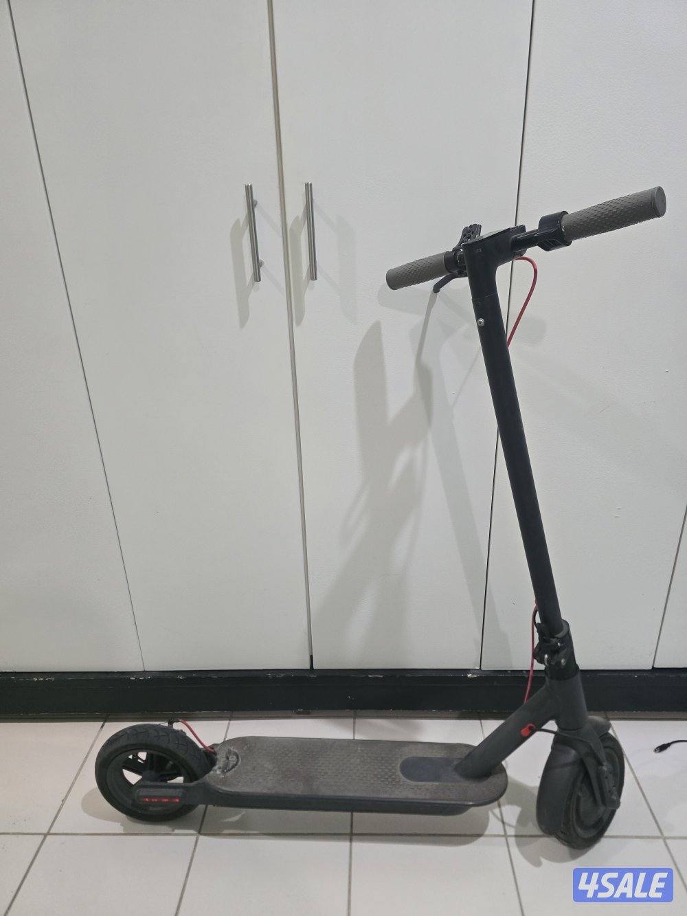 للبيع سكوتر جميل.  تم تغيير التاير والبطارية0