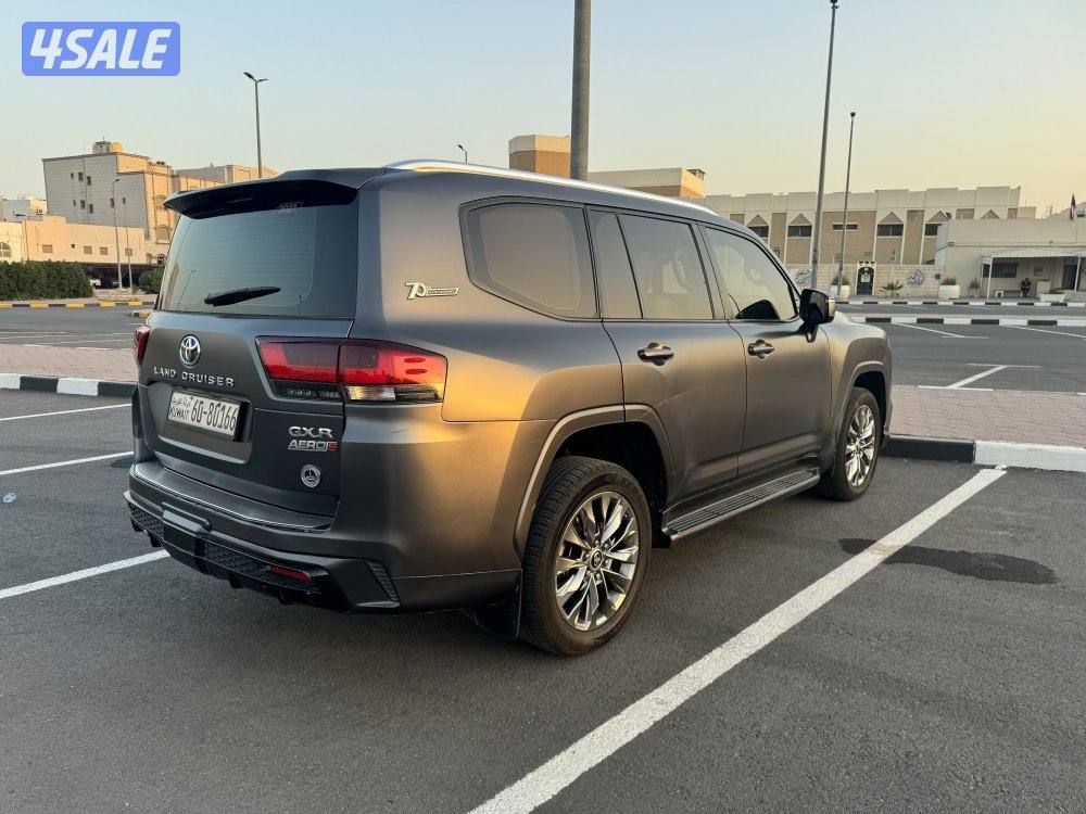 لاند كروزر 2022 شرط الفحص ماشي ٢١٥ الف عليه حمايه مطفي كامل مواصفات1