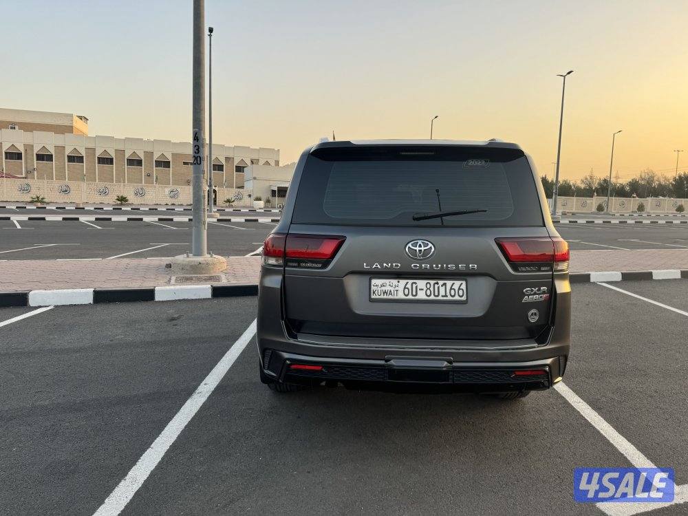 لاند كروزر 2022 شرط الفحص ماشي ٢١٥ الف عليه حمايه مطفي كامل مواصفات2