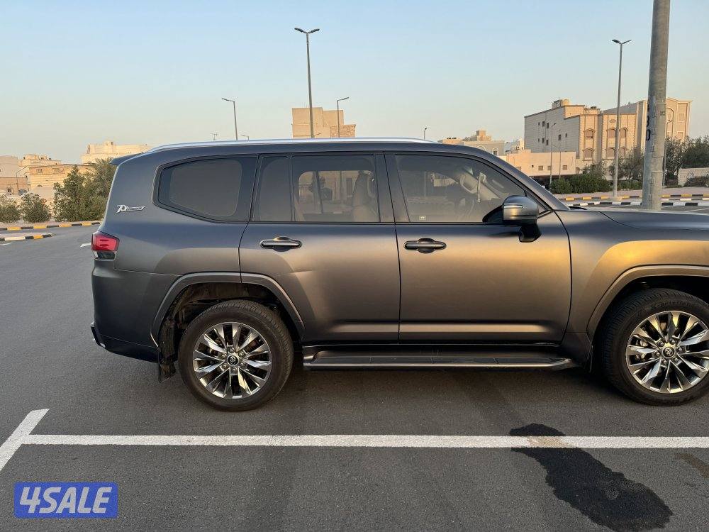 لاند كروزر 2022 شرط الفحص ماشي ٢١٥ الف عليه حمايه مطفي كامل مواصفات3