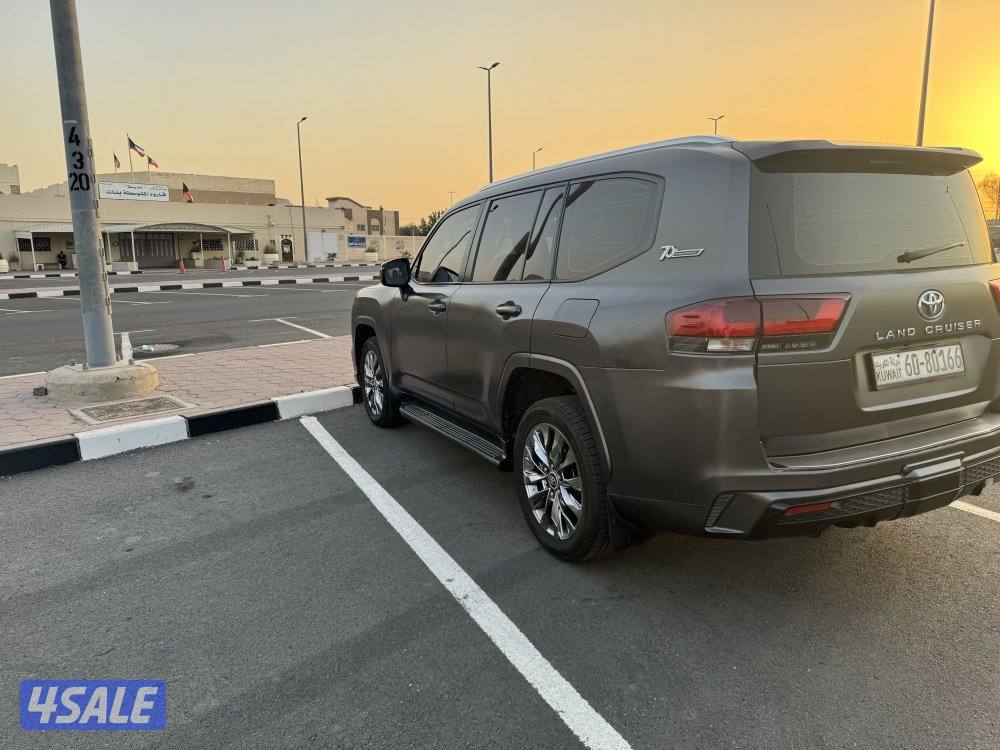 لاند كروزر 2022 شرط الفحص ماشي ٢١٥ الف عليه حمايه مطفي كامل مواصفات4