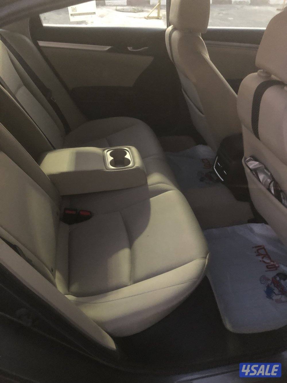 ماشي 102 بحالة نادرة قمة بالنظافة موديل 2017 اللون رمادي من داخل بيج8