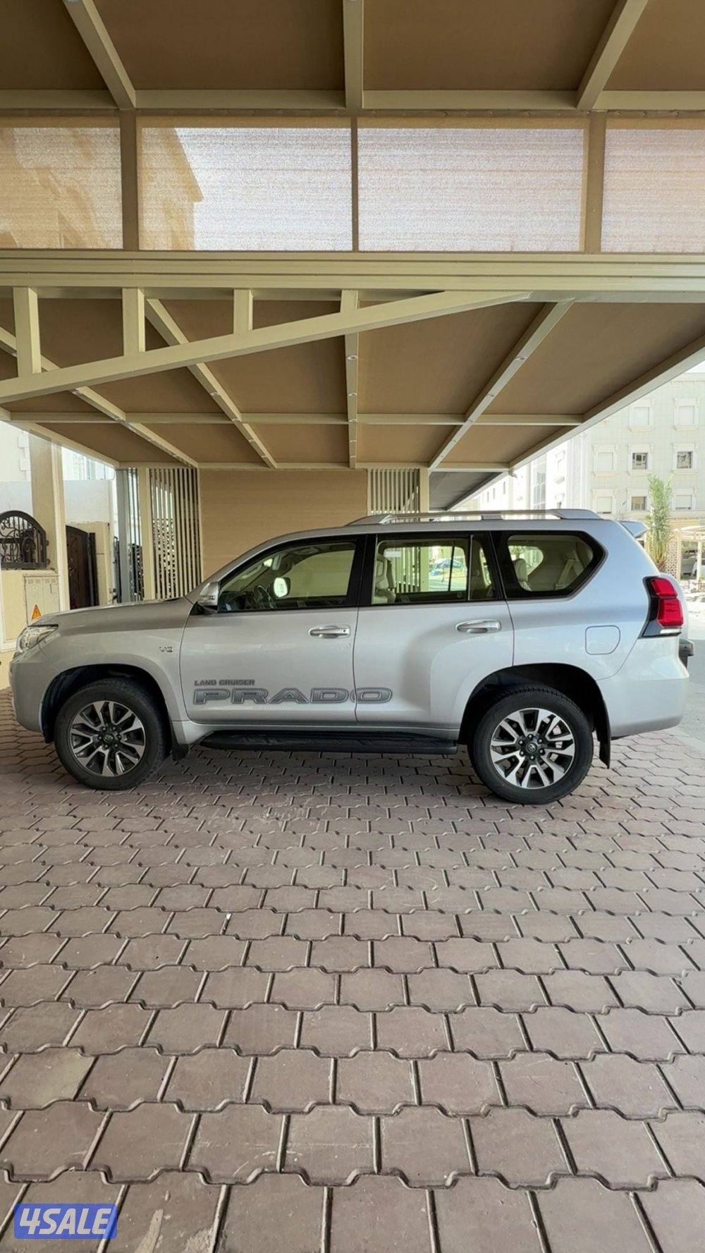 برادو موديل 2022 كامل المواصفات خالي من الحوادث شرط الفحص المالك الاول3