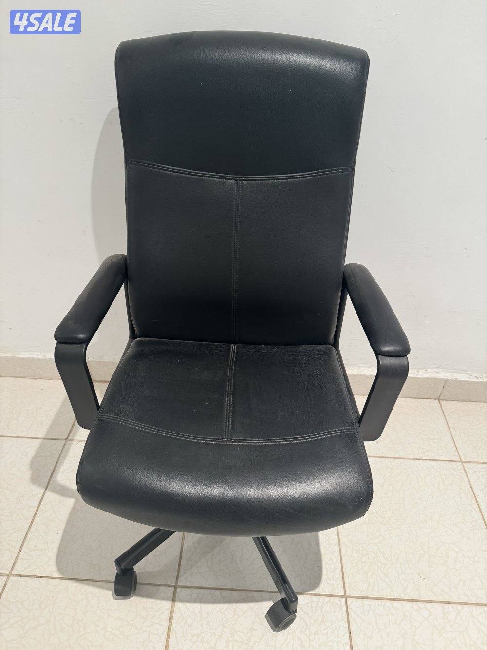 للبيع كرسي مكتب مستعمل بحالة ممتازة0