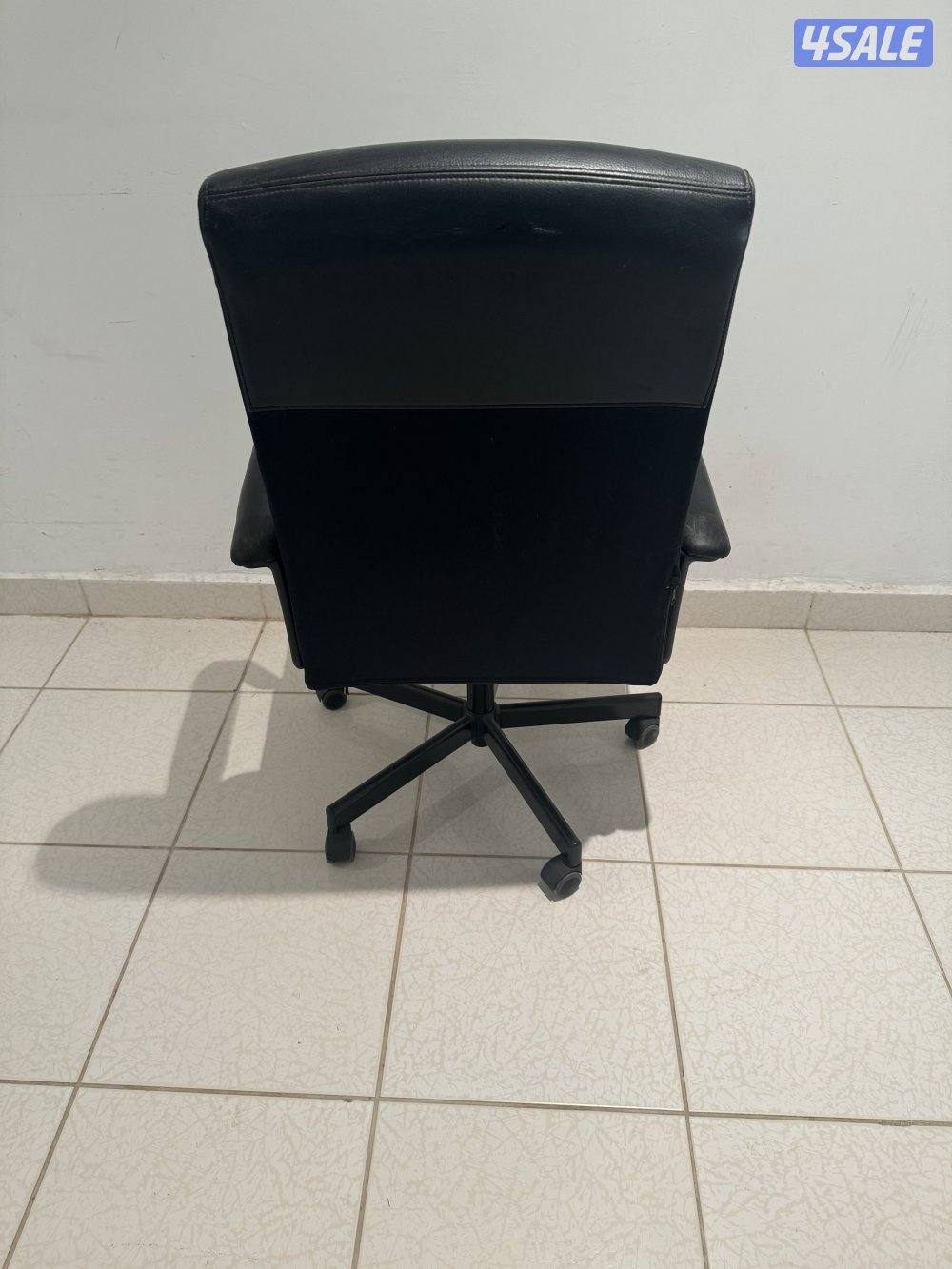 للبيع كرسي مكتب مستعمل بحالة ممتازة1