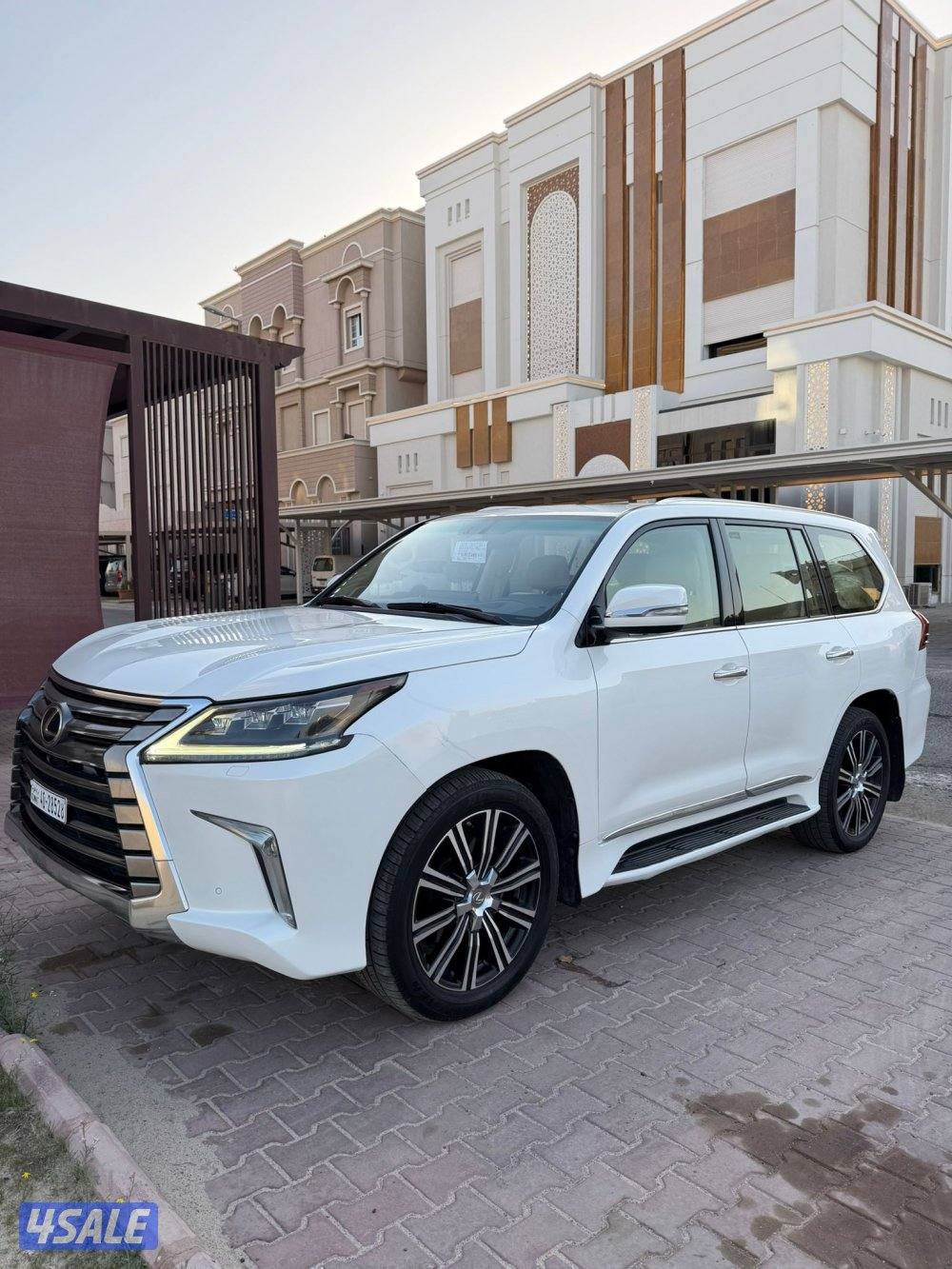 لكزس LX570 ٢٠١٧ وارد الخليج عداد ٢٨٠ ألف شرط الفحص صبغ وكاله كامل0