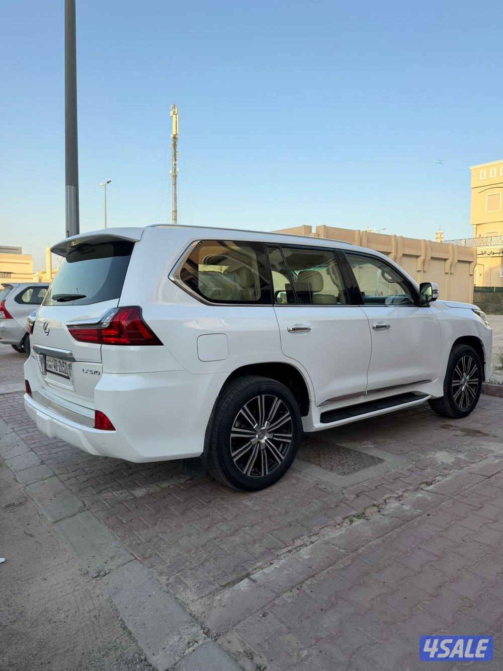 لكزس LX570 ٢٠١٧ وارد الخليج عداد ٢٨٠ ألف شرط الفحص صبغ وكاله كامل1