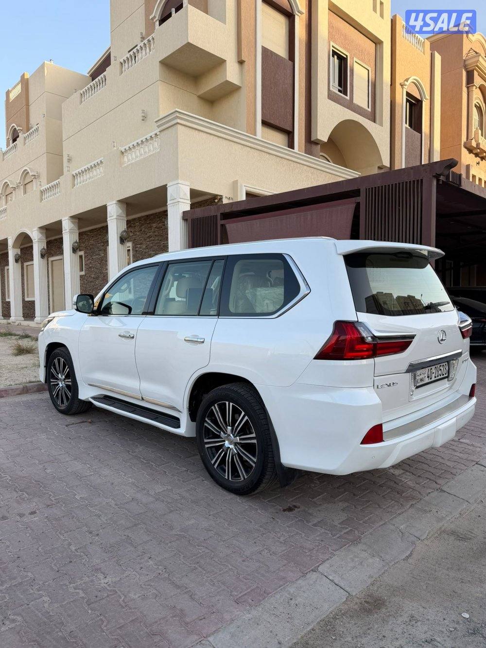 لكزس LX570 ٢٠١٧ وارد الخليج عداد ٢٨٠ ألف شرط الفحص صبغ وكاله كامل2