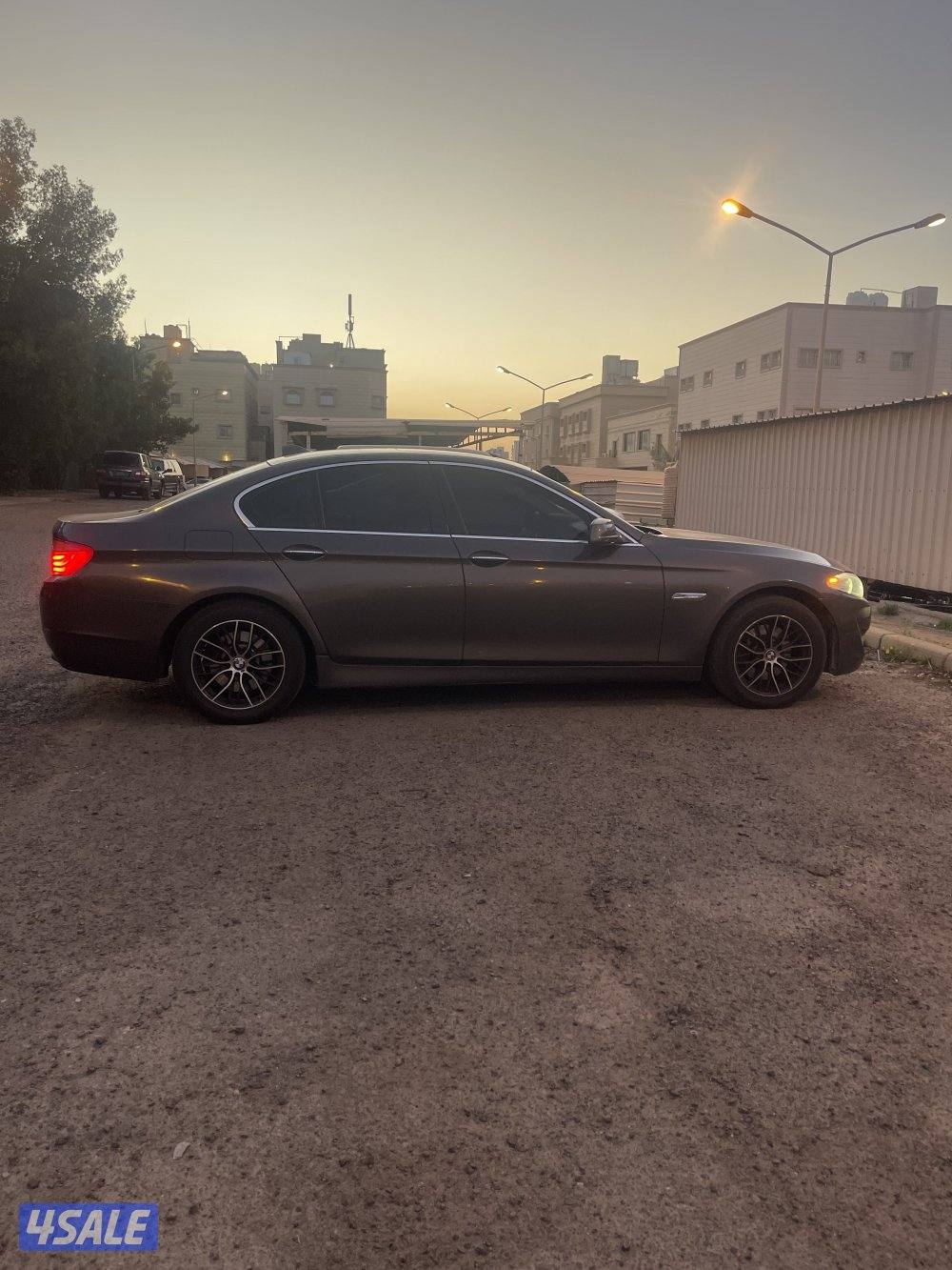 بي ام دبليو  530i - ٦ سلندر بدون تيربو0