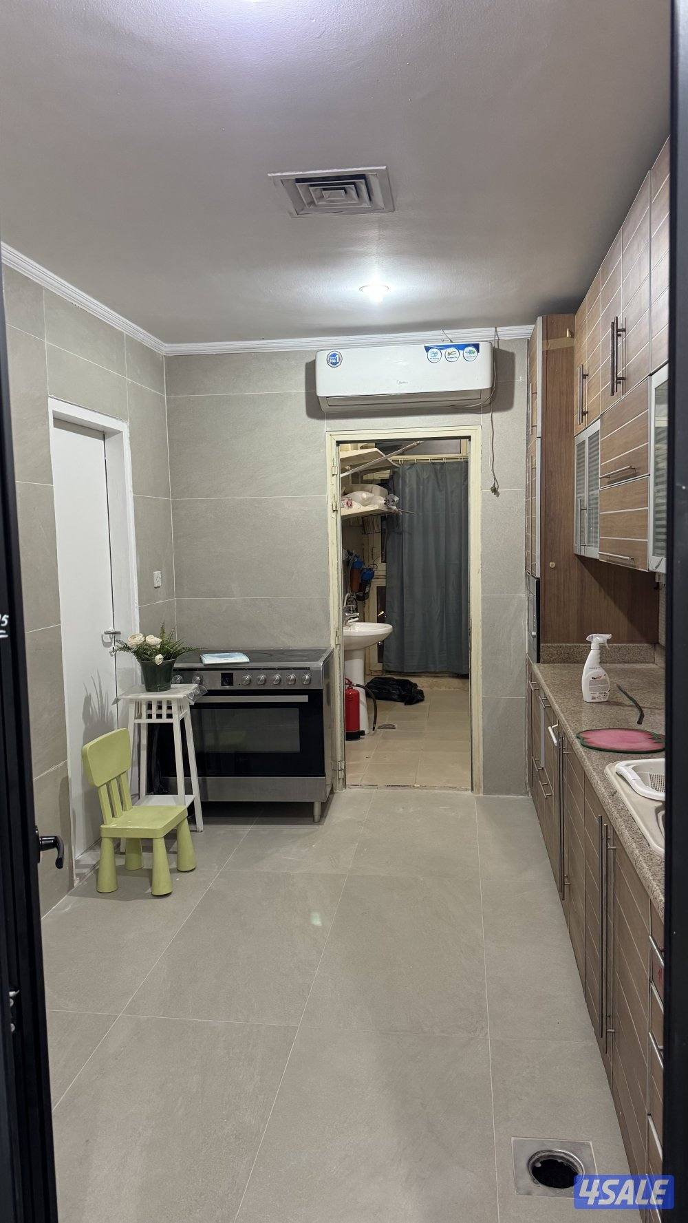 شقة مفروشة بالكامل ٤ غرف 6 حمام ومطبخ وصالة وغرفة تخزين4