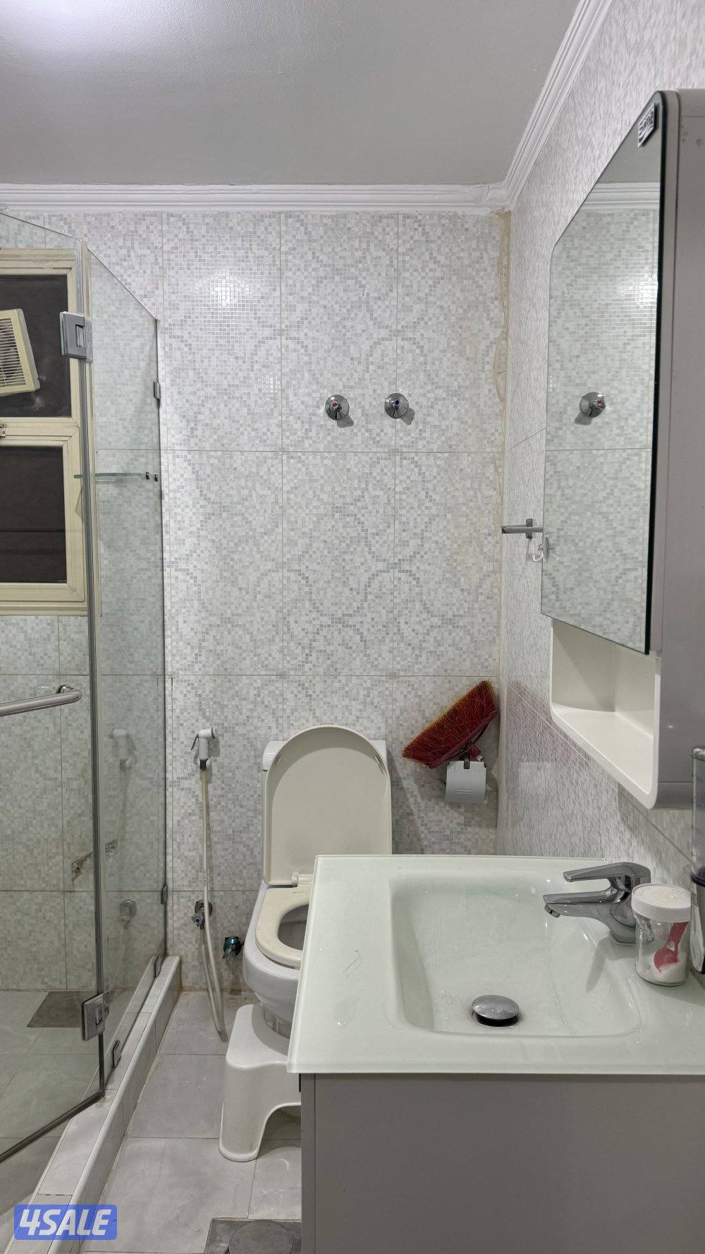 شقة مفروشة بالكامل ٤ غرف 6 حمام ومطبخ وصالة وغرفة تخزين13