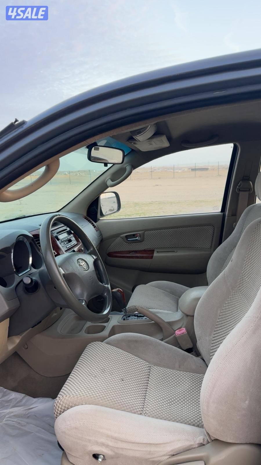 للبيع جيب فورتشنر موديل 2010 رمادي 4 سلندر4