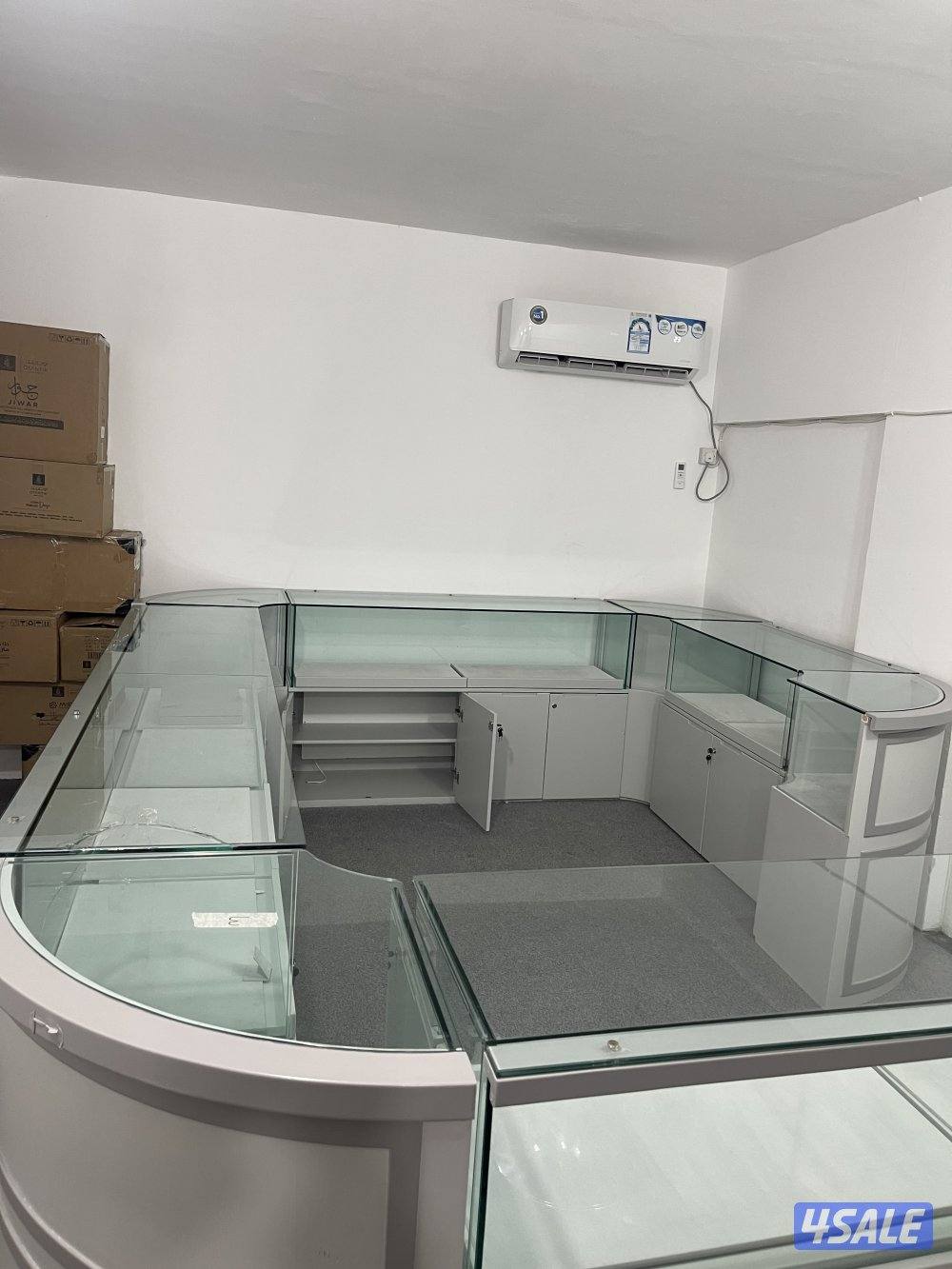 للبيع بوث للمجوهرات1