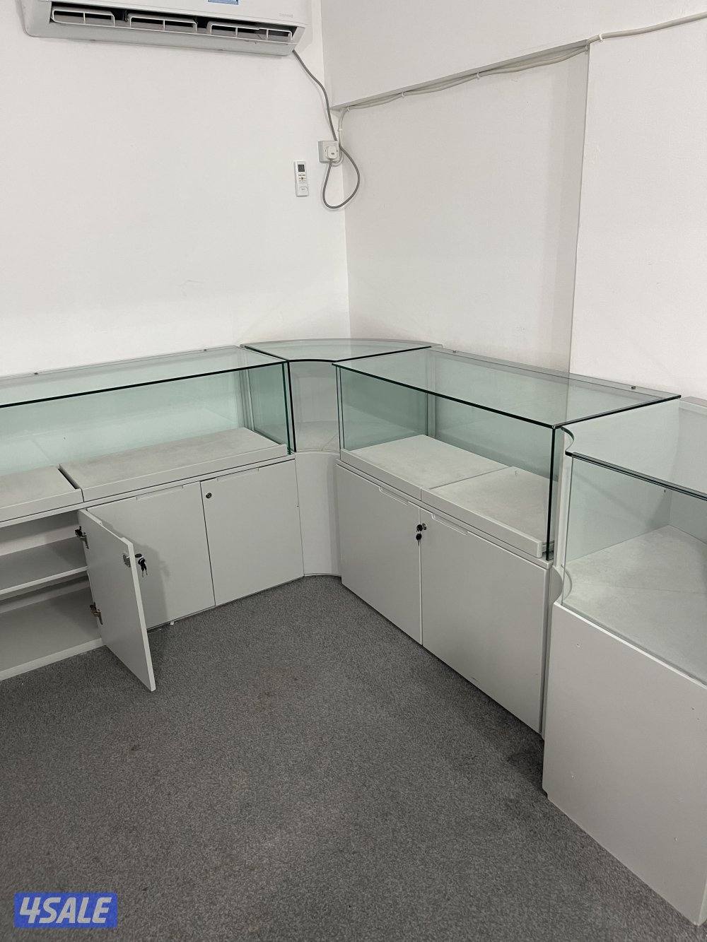 للبيع بوث للمجوهرات2