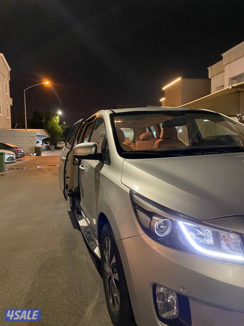 كيا كرنفال بحالة الوكالة ممشى 44 الف فقط1