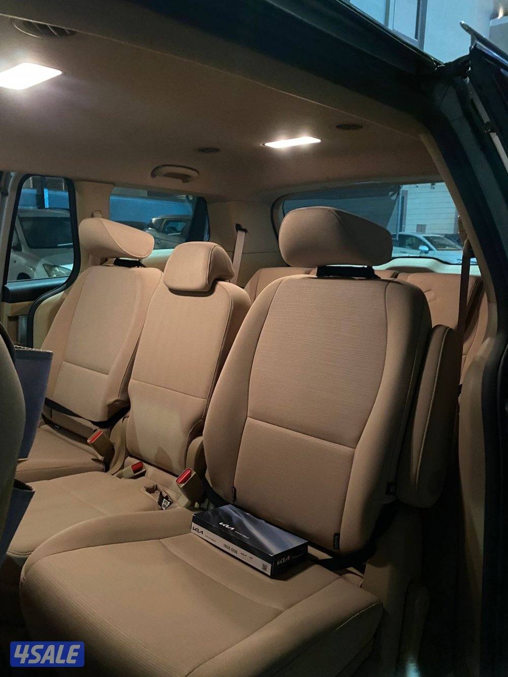 كيا كرنفال بحالة الوكالة ممشى 44 الف فقط7