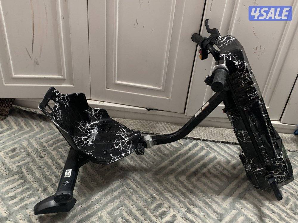 للبيع سكوتر خفيف الستعمال معا بطاريتي وشحن اصلي وتاير واره اجديد0