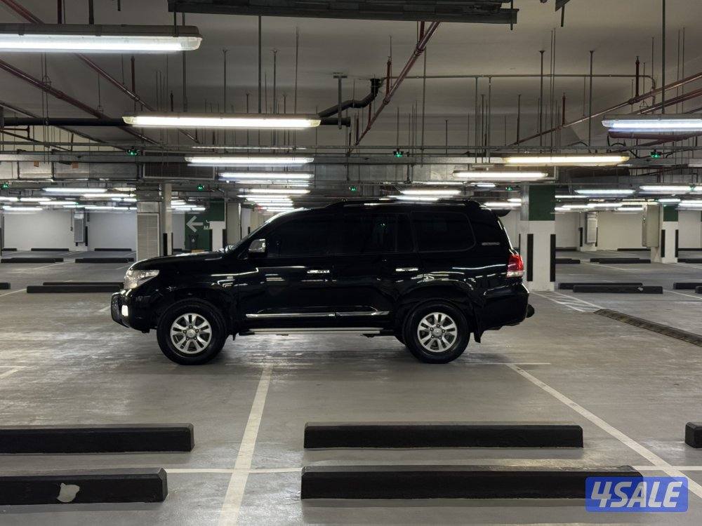 للبيع لاند كروزر GXR مديل 2011 شرط الفحص بالكامل في قطعه فقط4