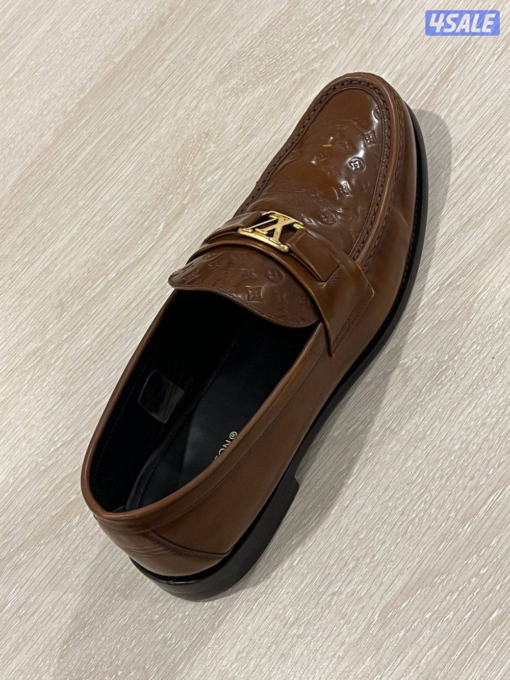 جوتي lv اصلي مستعمل نظيف مقاس ٤٥2