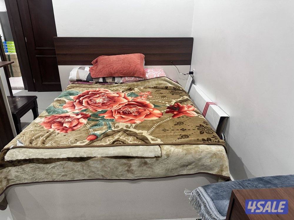 غرفة نوم كاملة نجارة محلية استخدام شهر بحالة جيدة خشب محلي متانة جيدة1