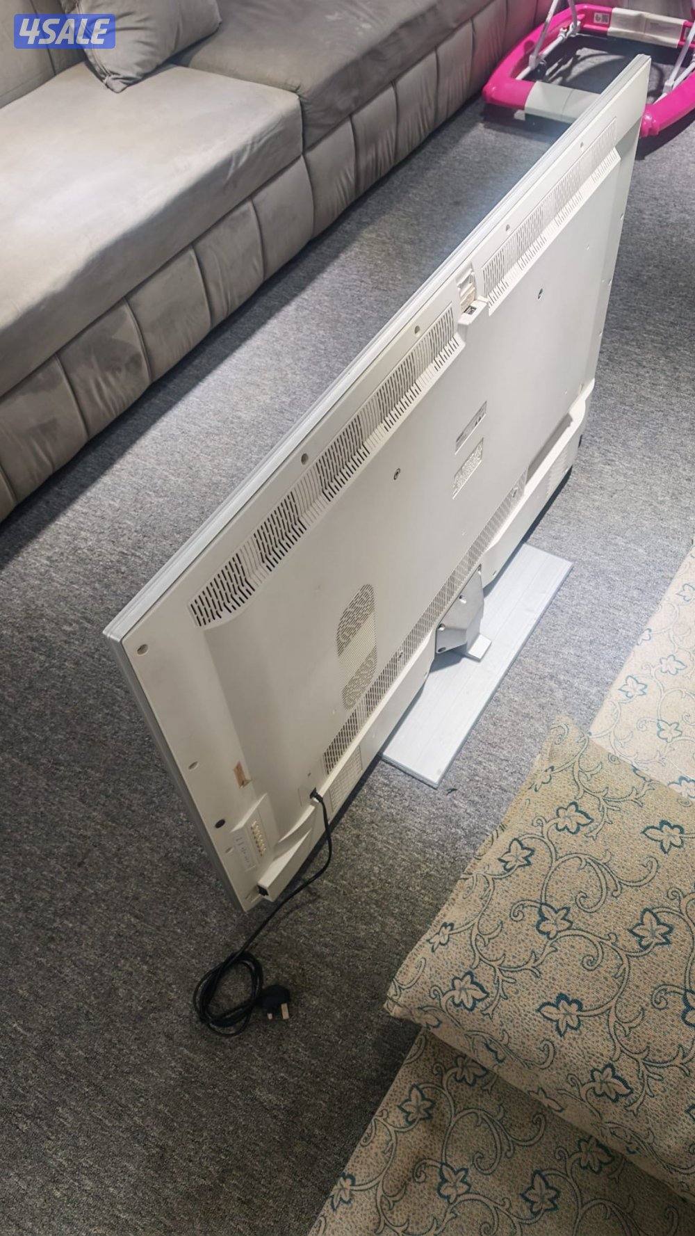 تلفزيون ٥٨ بوصه سمارت 3D1