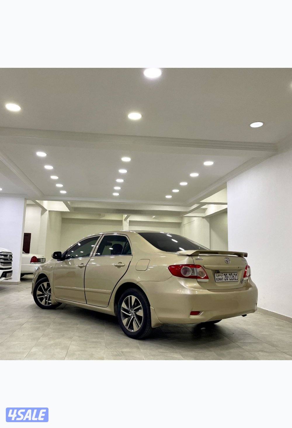 تويوتا كورولا 2013 بحالة ممتازة7