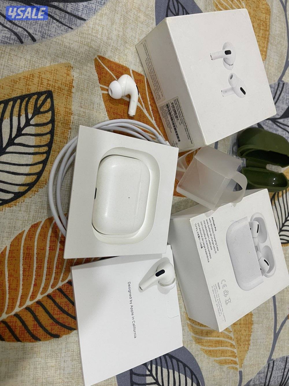 سماعة أبل ايربود برو 1 نظيفة وشغالة تمام مع الكفر والكرتون والواير3