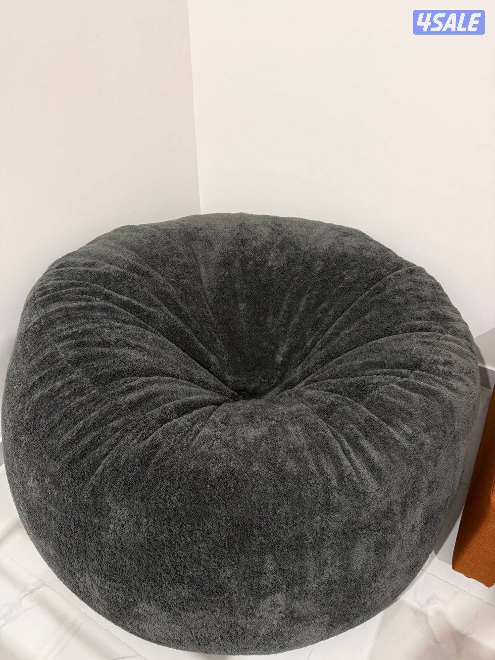 كرسي بين باج بحالة ممتازة مقاس ١.٤ متر مريح جدا و مناسب للاسترخاء0