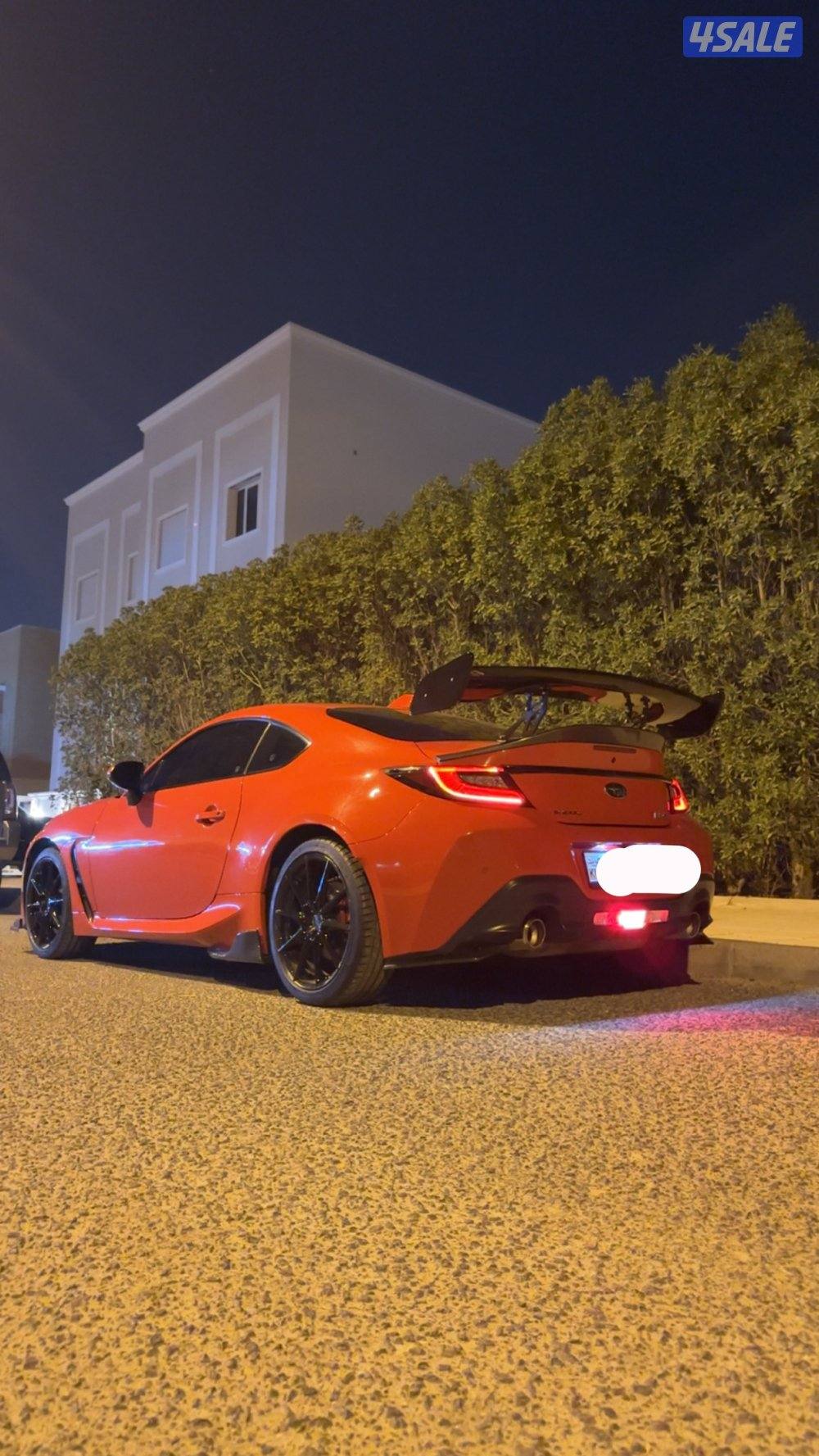 للبيع جناح ( spoiler ) يركب على جميع السيارات السبورت بدون صبغ او خدوش0