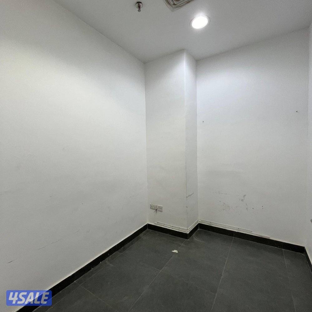 مكتب دور كامل بدون رخصة للإيجار في حولي قطعة 43