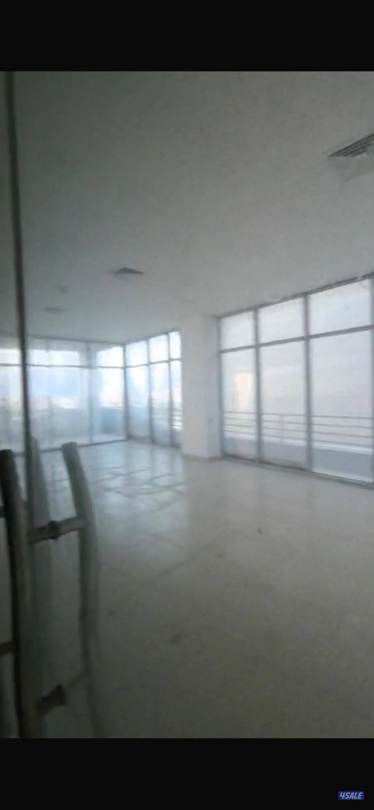 للبيع محل مساحه كبيره0