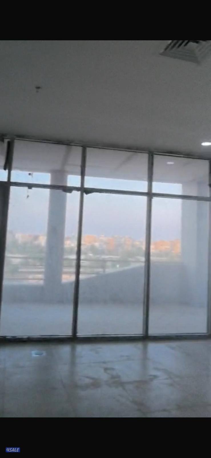 للبيع محل مساحه كبيره5