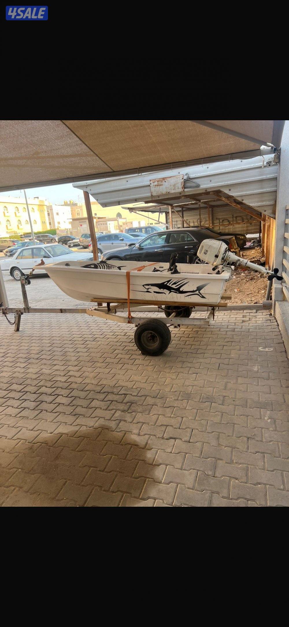 للبيع ماشوه ١٠ قدم مع مكينة ٦ حصان0