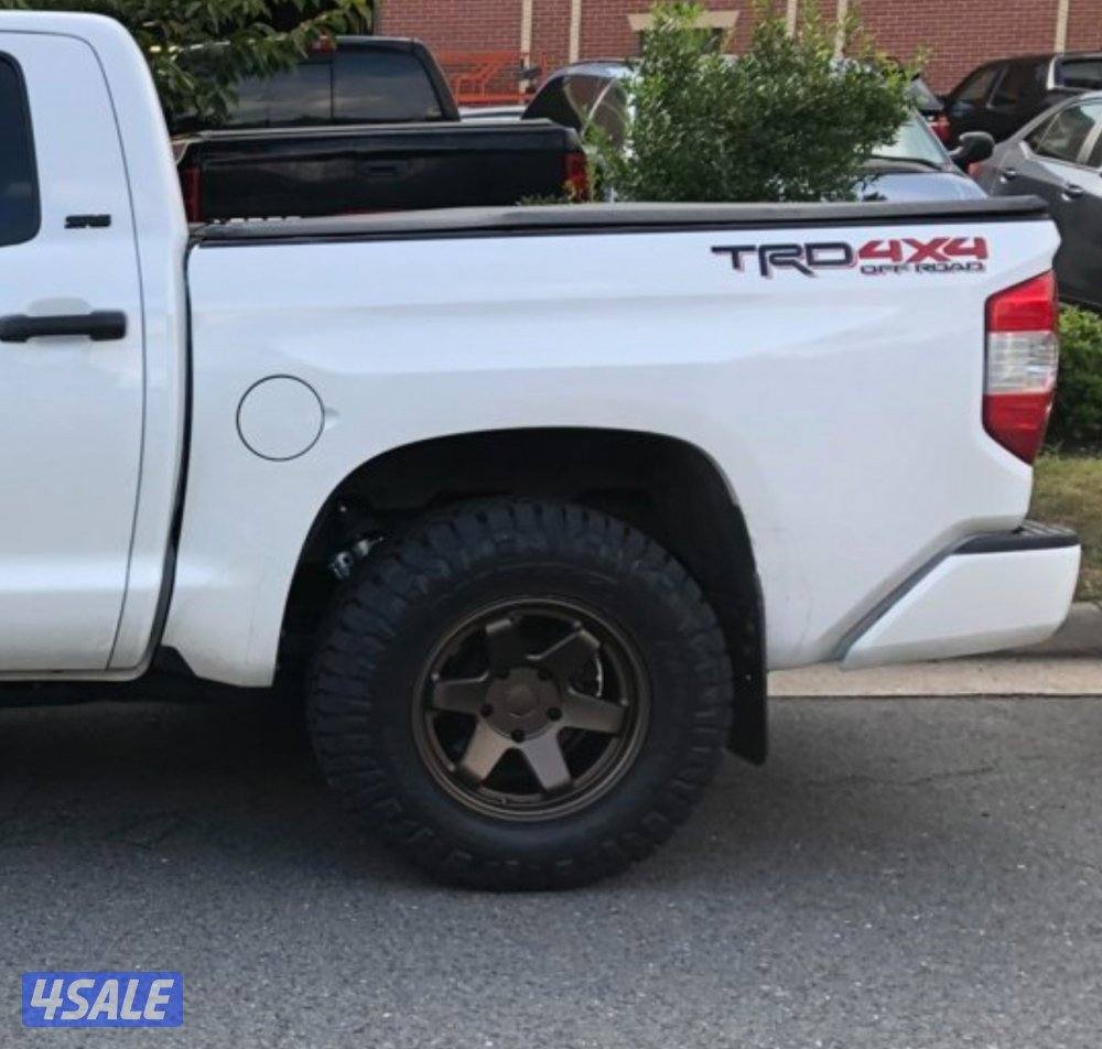 للبيع 4 رنقات بلاك راينو اصلي حق لاند او شاص. عرضين 9.5 حجم 17 و تواير1