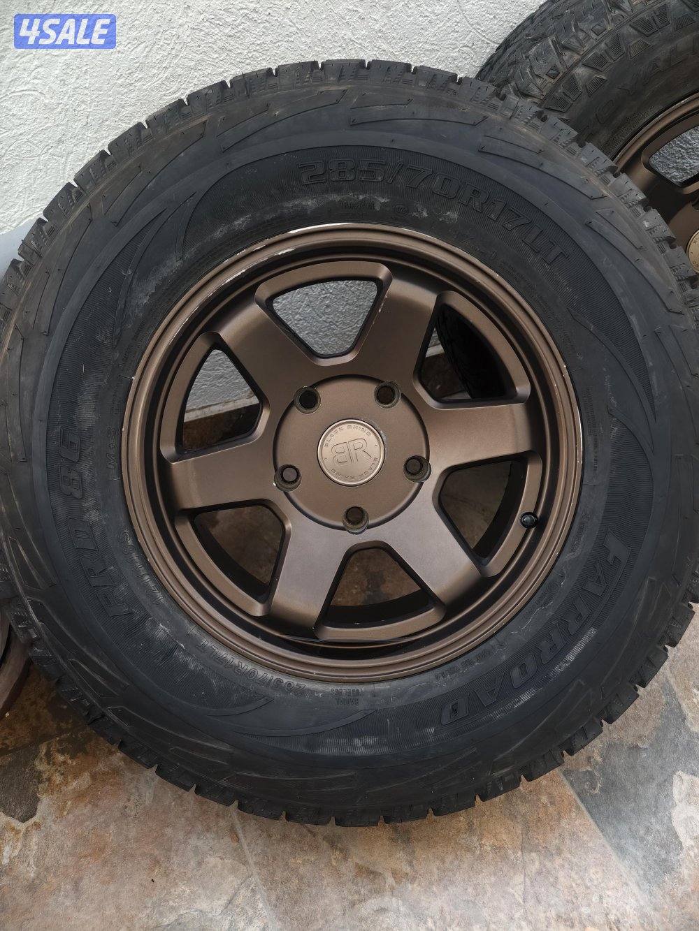 للبيع 4 رنقات بلاك راينو اصلي حق لاند او شاص. عرضين 9.5 حجم 17 و تواير2