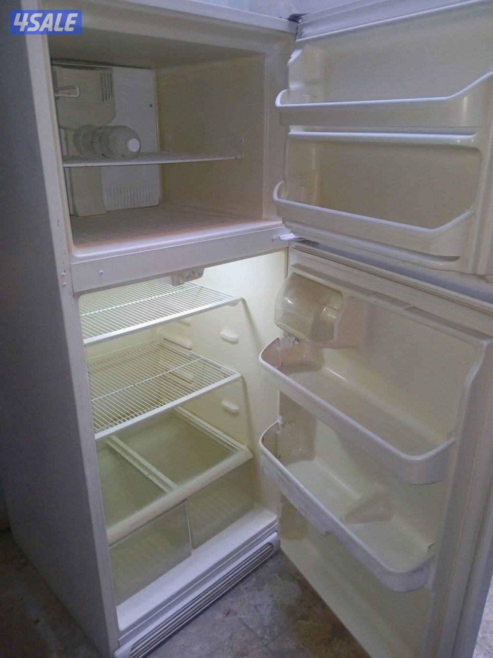 للبيع ثلاجه فريجدير أمريكي بحاله جيده جدا مع الكفالةوالتوصيل عائلية 242