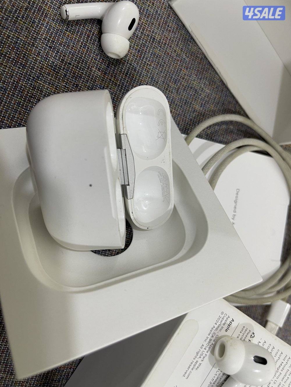 سماعة ابل برو 2 تو تايب سي شحن نظيفة حيل وشغالة تمام مع الكرتون3