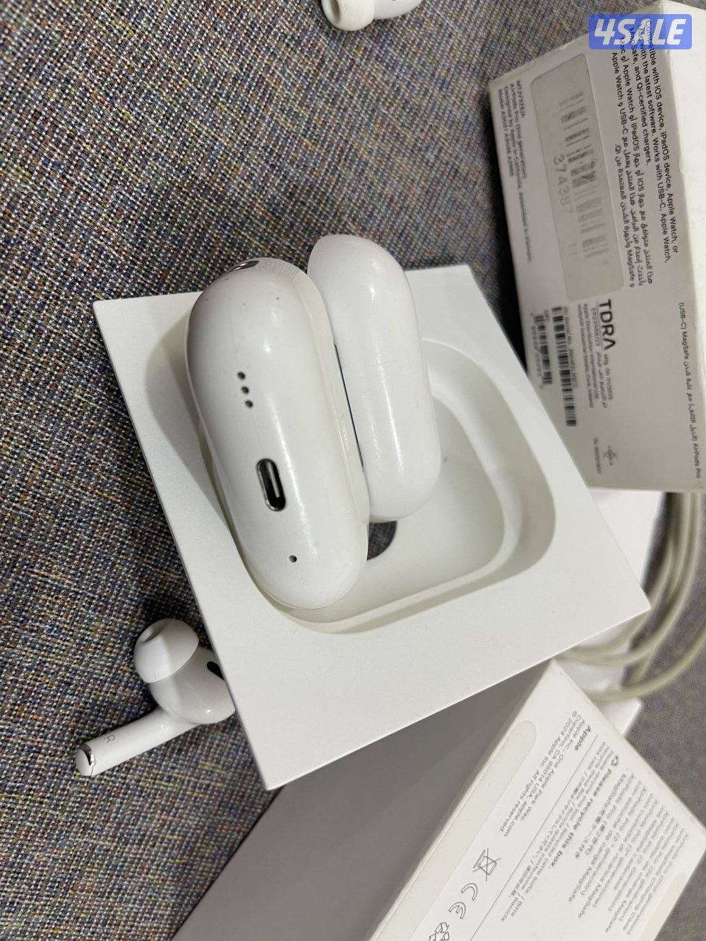 سماعة ابل برو 2 تو تايب سي شحن نظيفة حيل وشغالة تمام مع الكرتون4