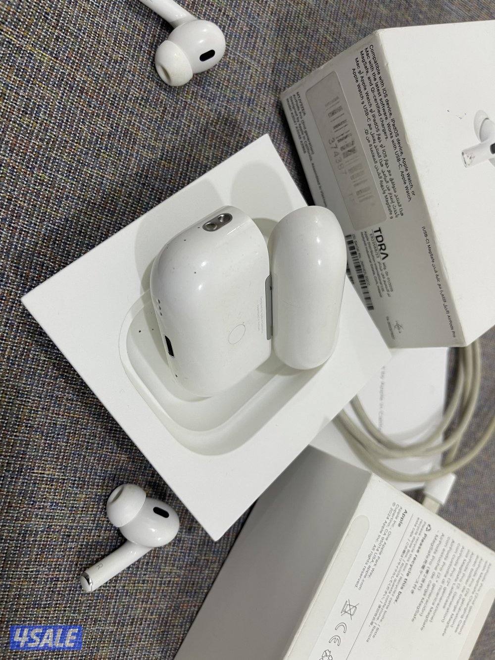 سماعة ابل برو 2 تو تايب سي شحن نظيفة حيل وشغالة تمام مع الكرتون6