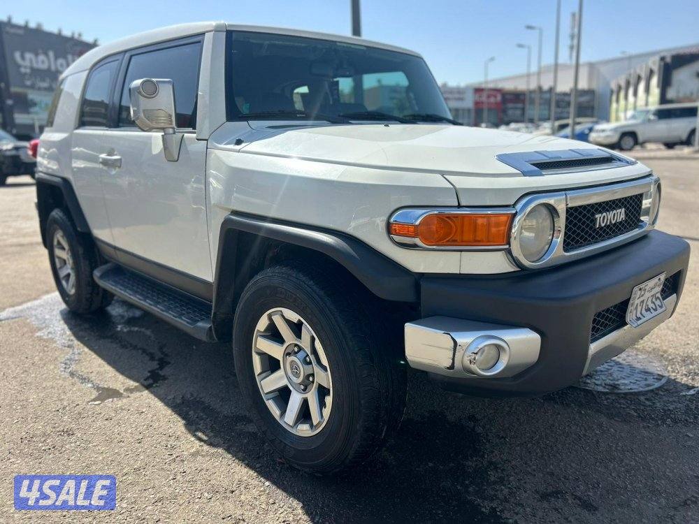 تويوتا FJ cruiser موديل 2017 ماشي 355.000 k.m وارد الساير.صبغ وكالةً1