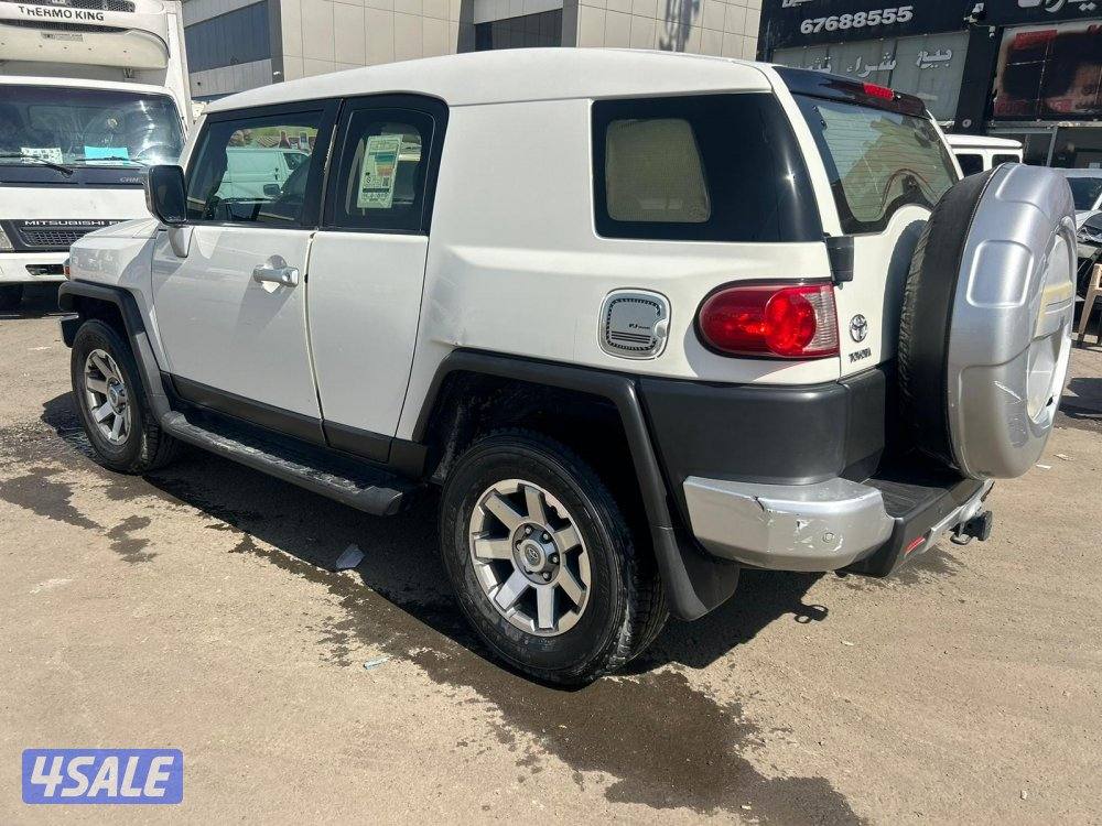تويوتا FJ cruiser موديل 2017 ماشي 355.000 k.m وارد الساير.صبغ وكالةً3
