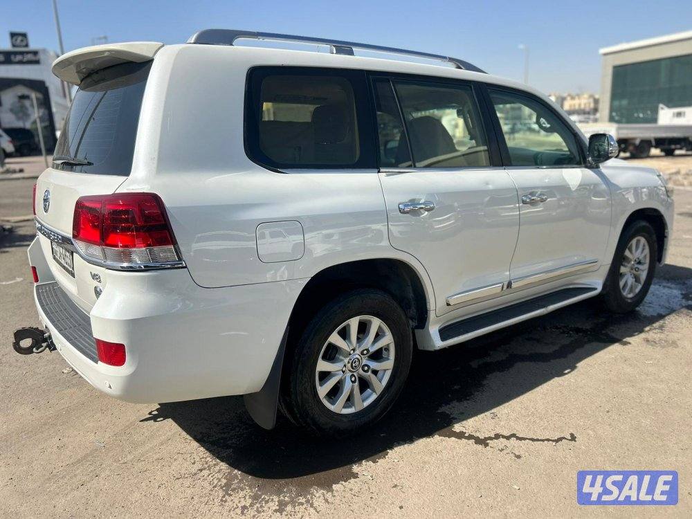 تويوتا لاند كروزر GX.R-V8 موديل 2016 ماشى 390.000 k.m وارد الساير .2
