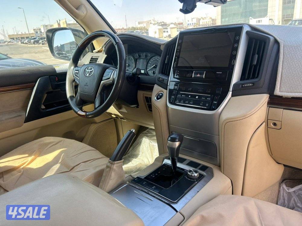 تويوتا لاند كروزر GX.R-V8 موديل 2016 ماشى 390.000 k.m وارد الساير .7