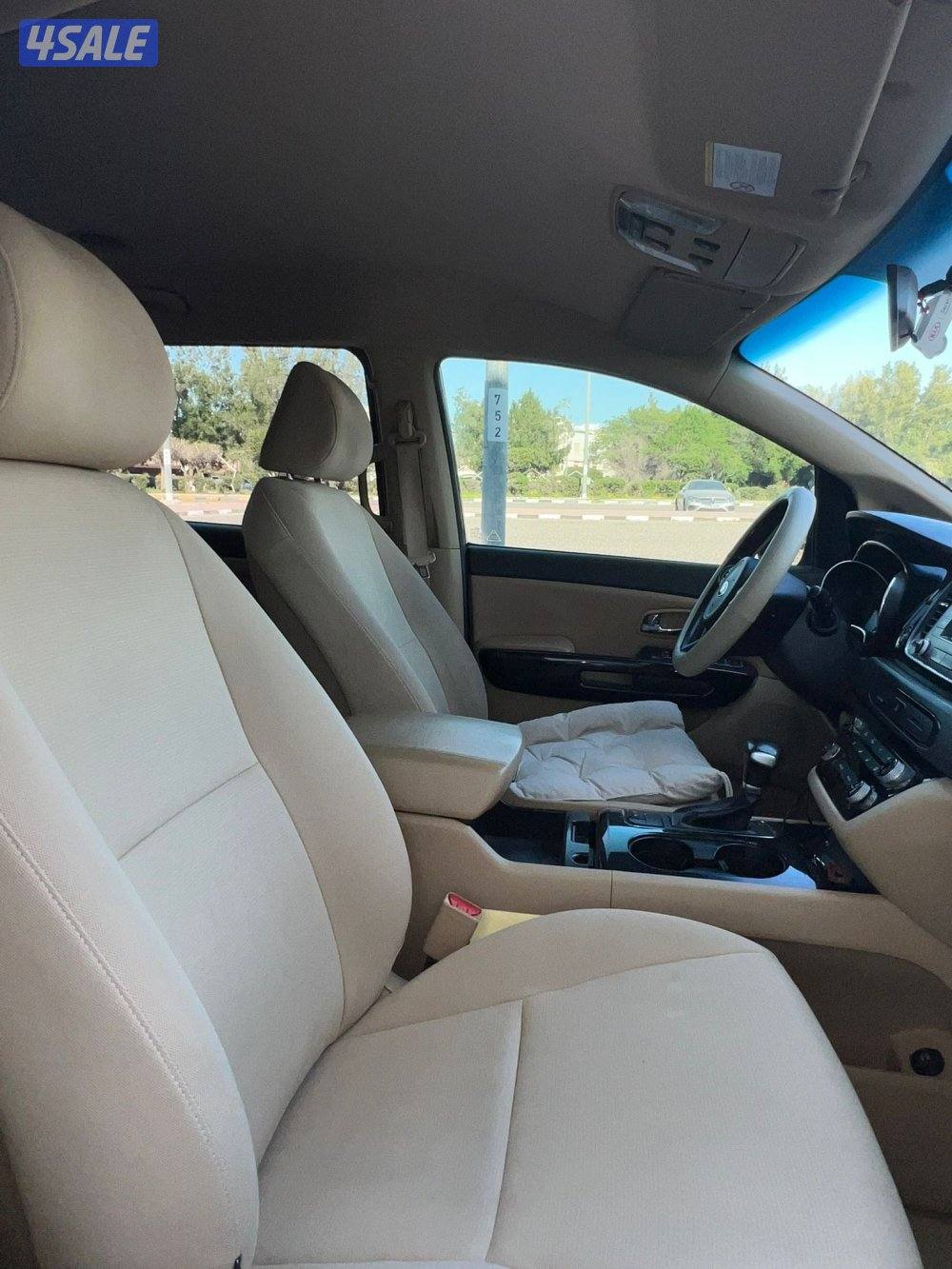 للبيع كيا كرنفال موديل 20184