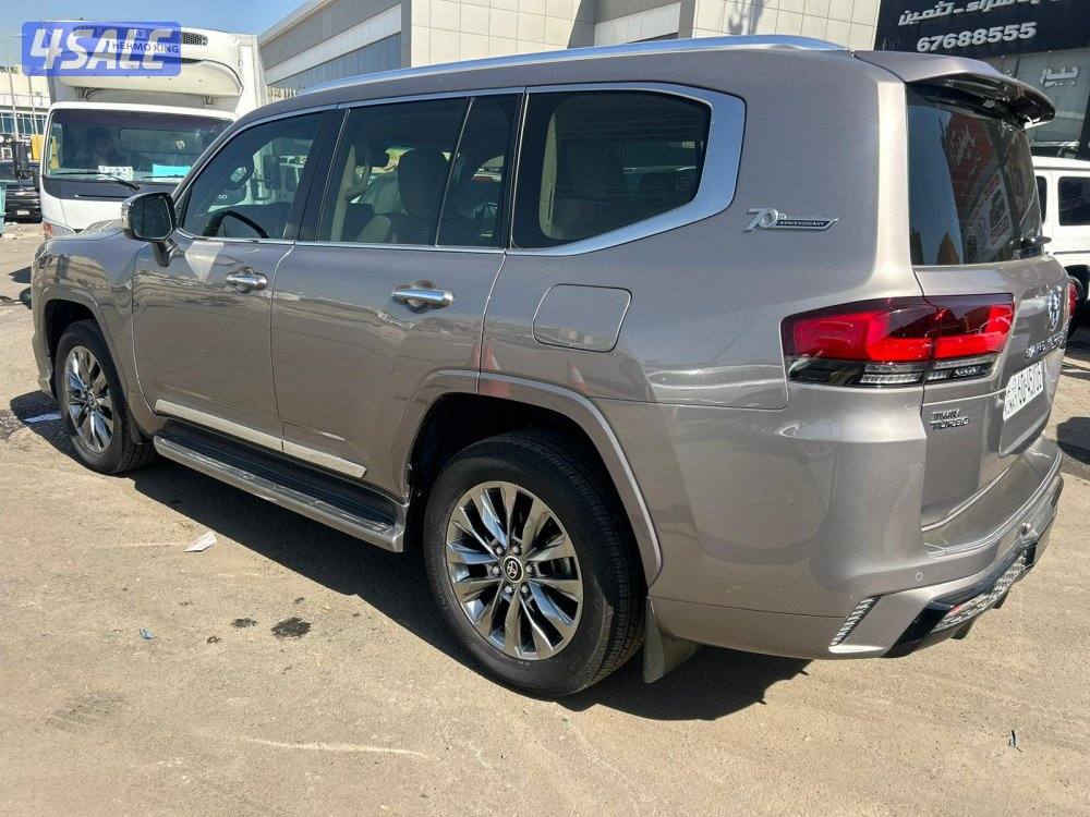 لاند كروزر VX.R AEROs twin turbo.V6  موديل 2022 ماشى 29.000 k.m3